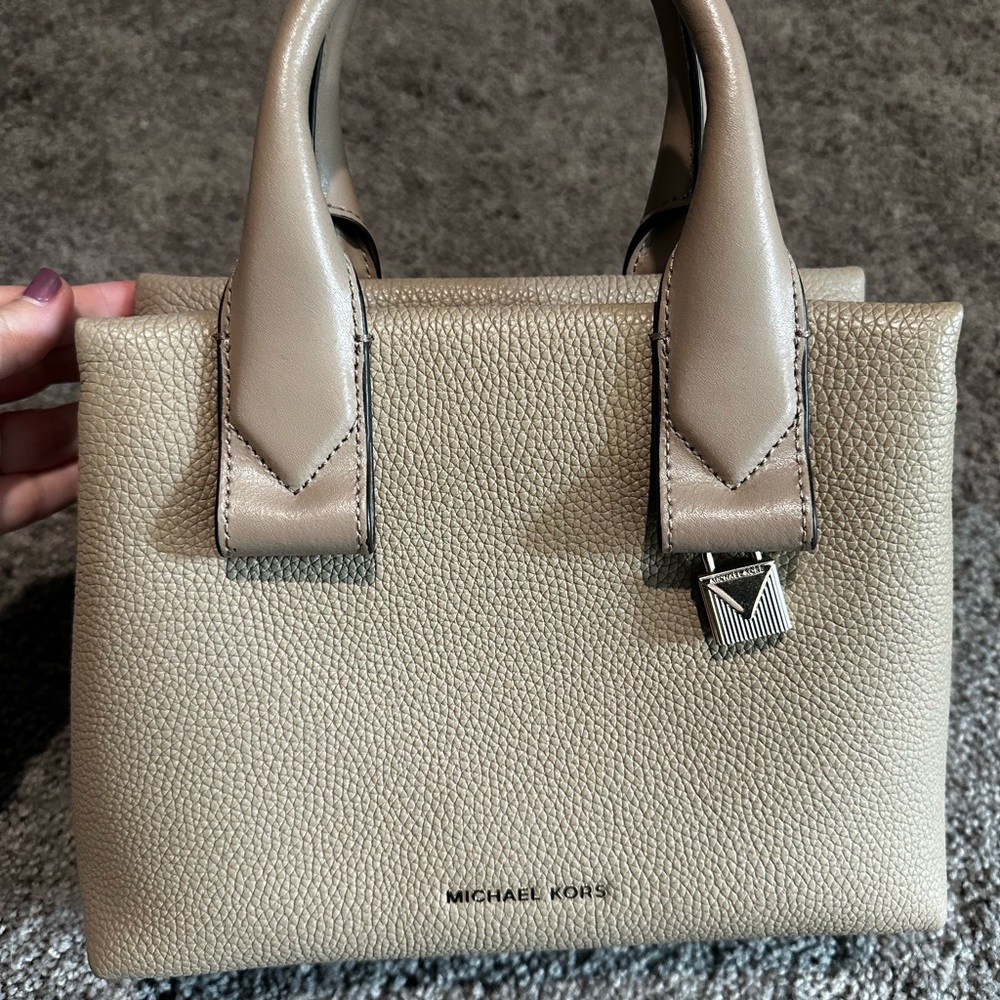 Michael Kors taupe bag
